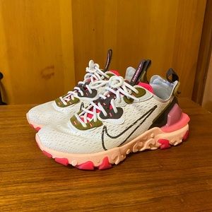 Womens Nike shoes D/MS/X size 5.5